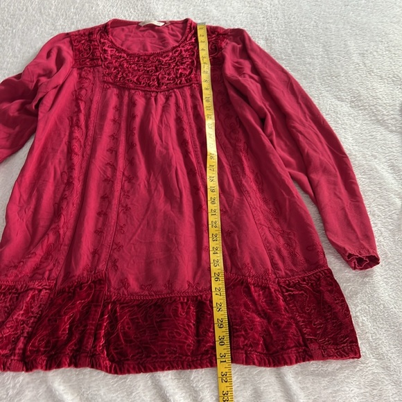 Women’s Soft Surroundings Red Velvet Embroidered Tunic Size L Pre-owned - Picture 5 of 8